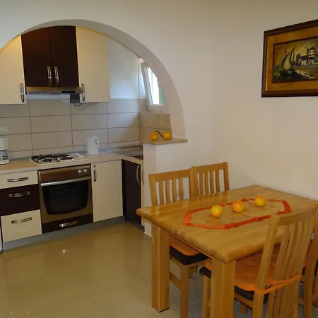 Zora Daire Trogir