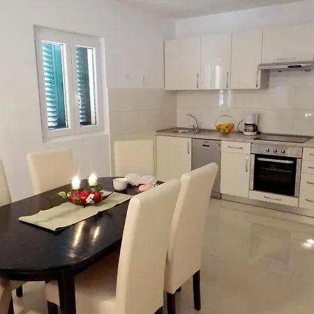 Zora Daire Trogir